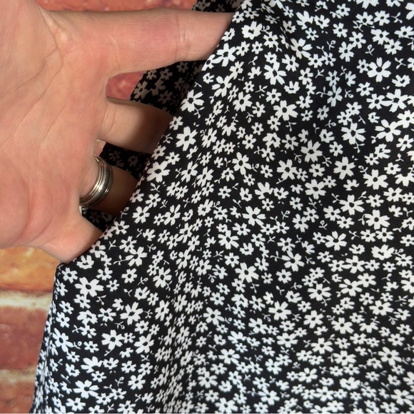 RSQ Floral Black‎ and White Women's Romper Women’s Small NWT Tilly’s - Picture 3 of 16